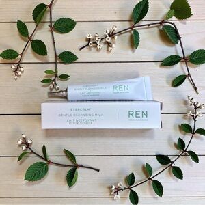 💫 REN Evercalm Gentle Cleansing Milk | 0.16oz